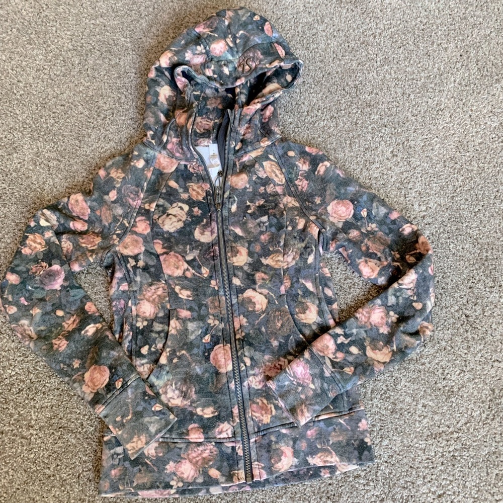 Lululemon scuba size 6
